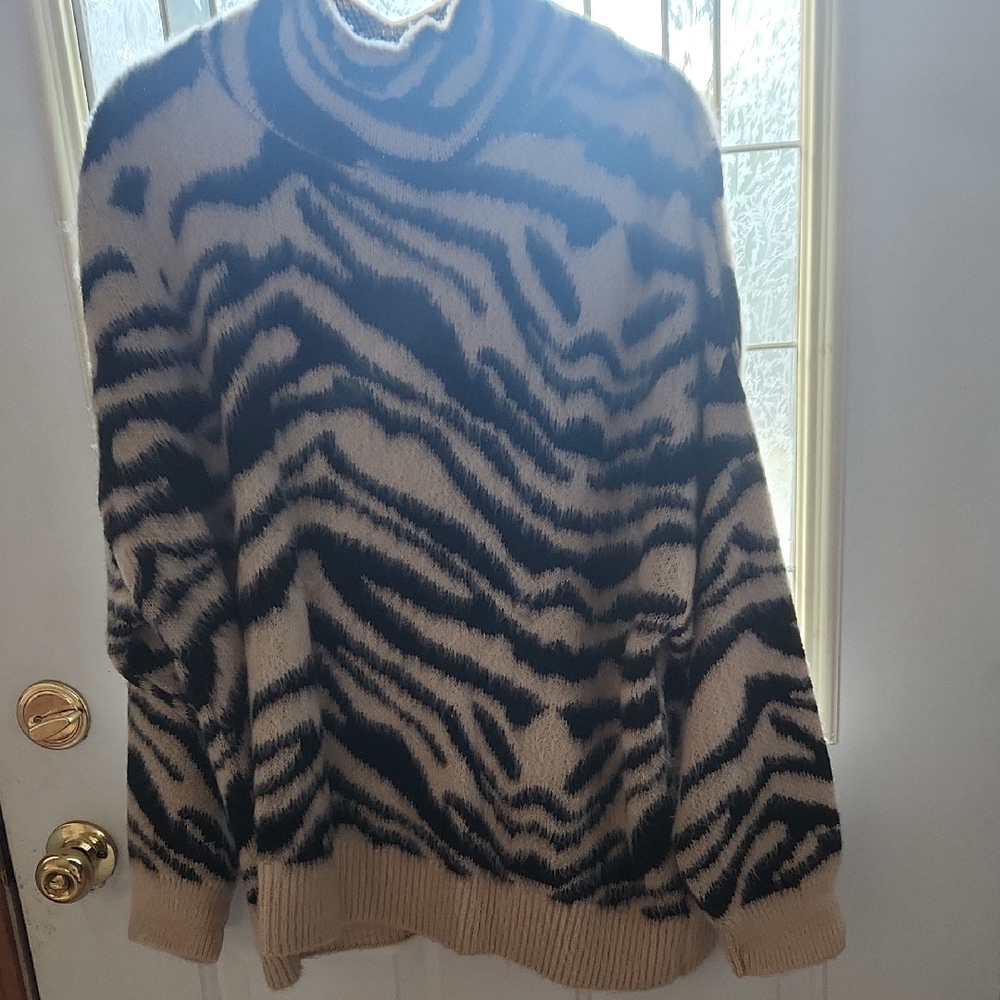 Topshop Black and White Knit Sweater
